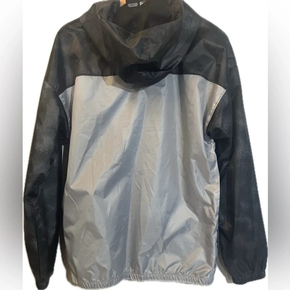 Under Armour Two-Tone Black and Gray WindbreakerYouth L